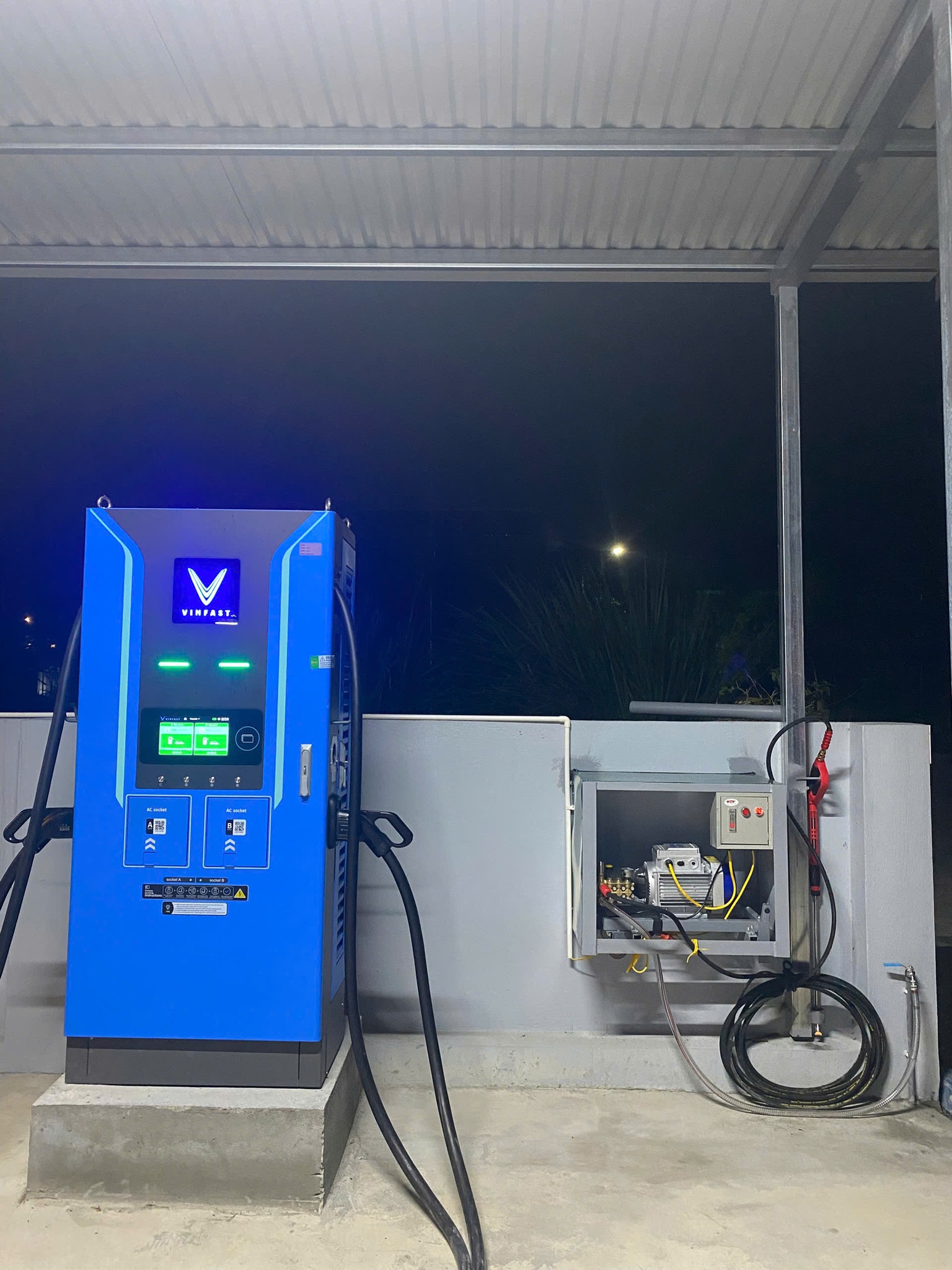 Khu vực rửa xe tại Trạm Sạc Trung Sơn ban ngày